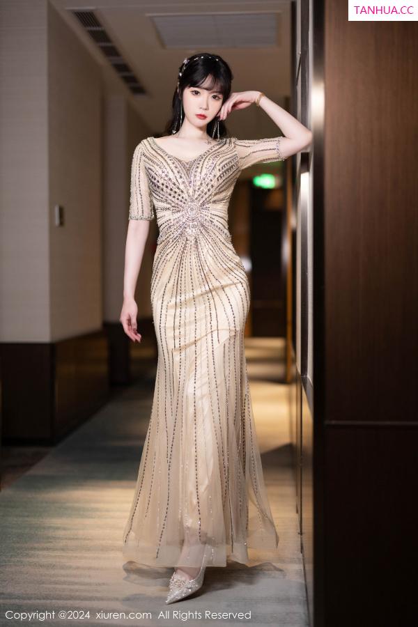 梦心玥  [XiuRen]高清写真图 2024.01.24 No.8014 梦心玥 长裙美腿第8张图片